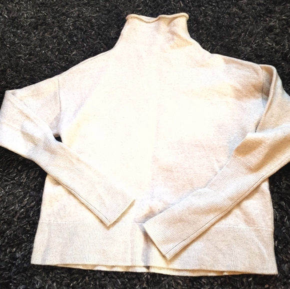 Wilfred cashmere turtleneck - Picture 1 of 2